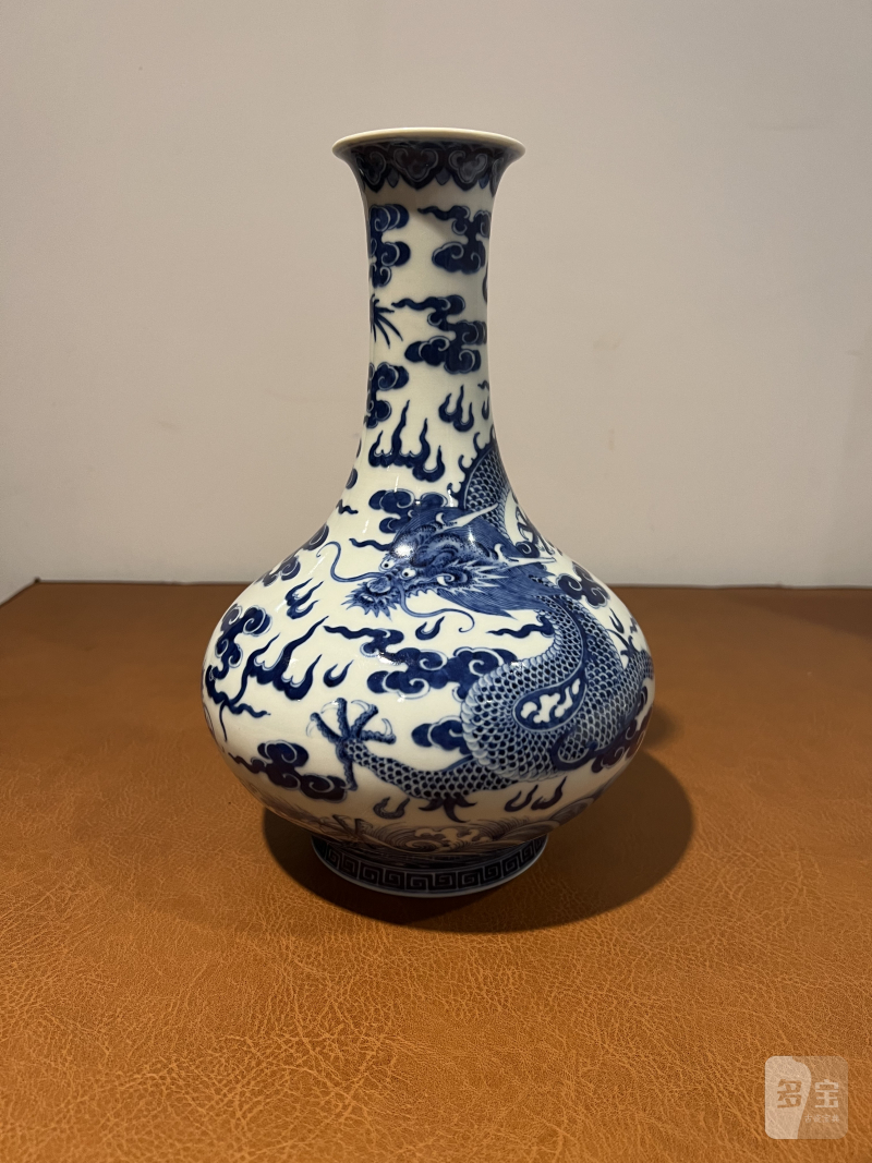 清嘉庆 青花云龙纹撇口瓶 - 图2
